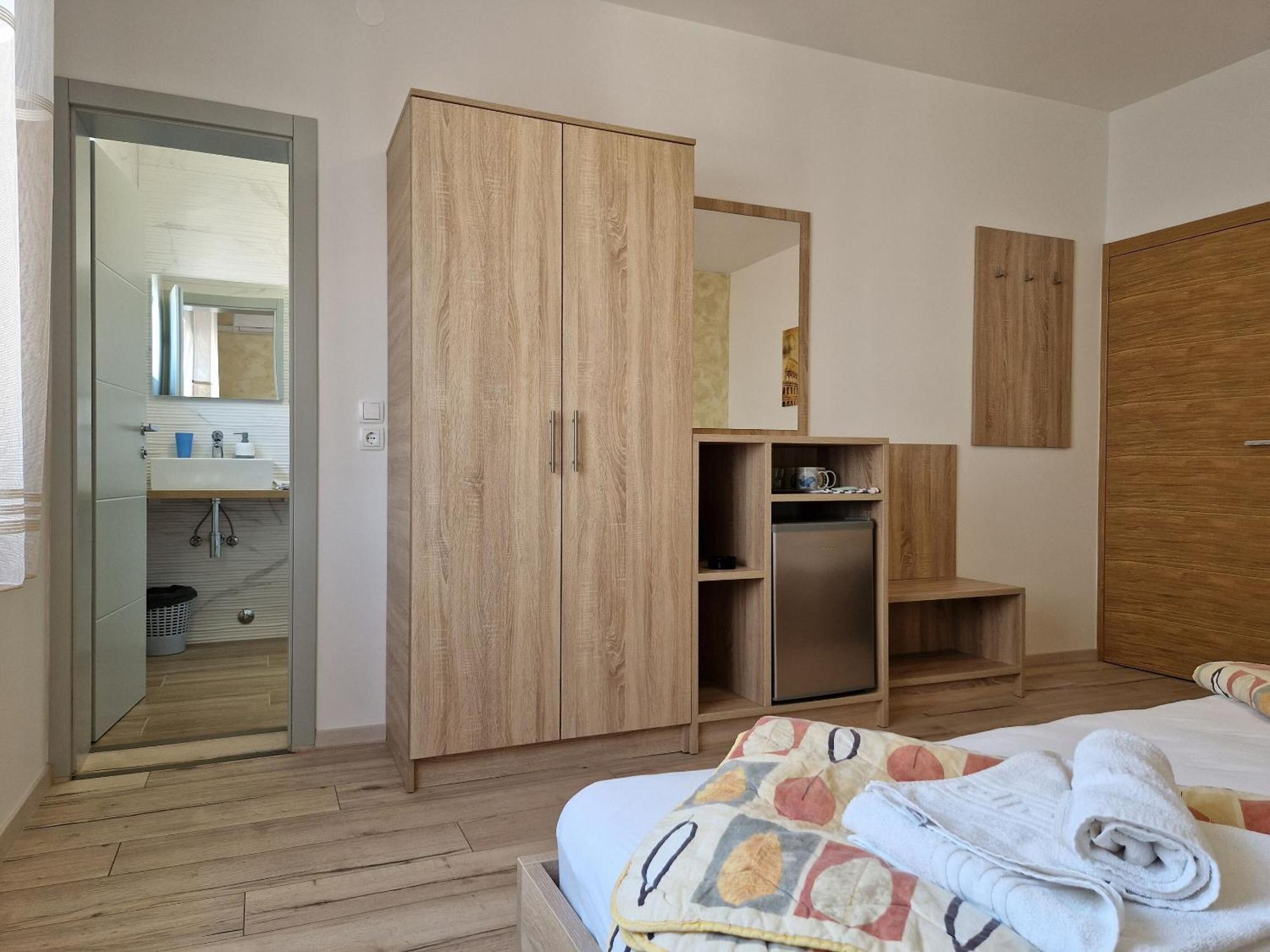 Apartment&Rooms Amenka Novalja Buitenkant foto