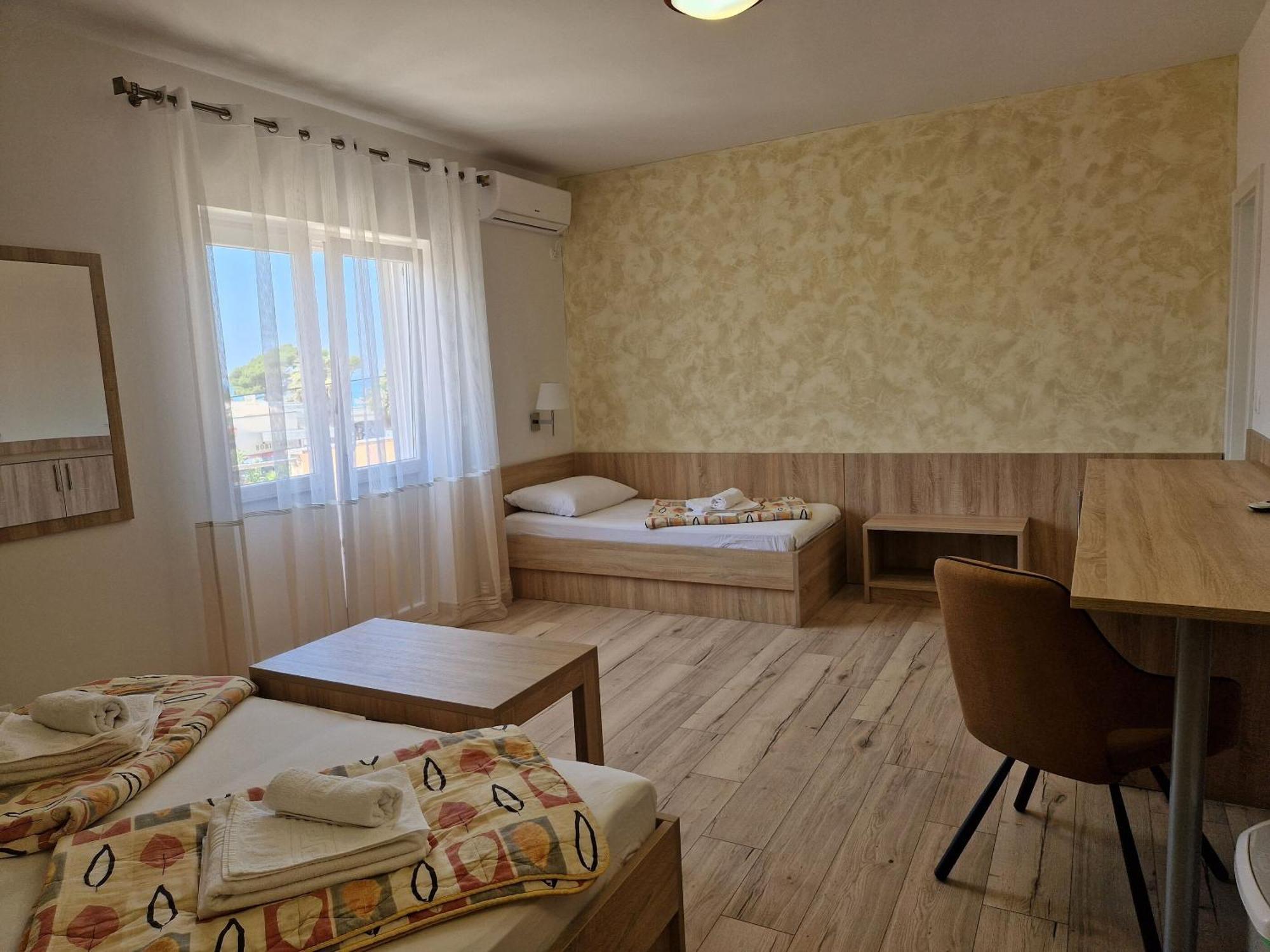 Apartment&Rooms Amenka Novalja Buitenkant foto