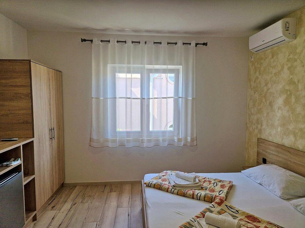 Apartment&Rooms Amenka Novalja Buitenkant foto