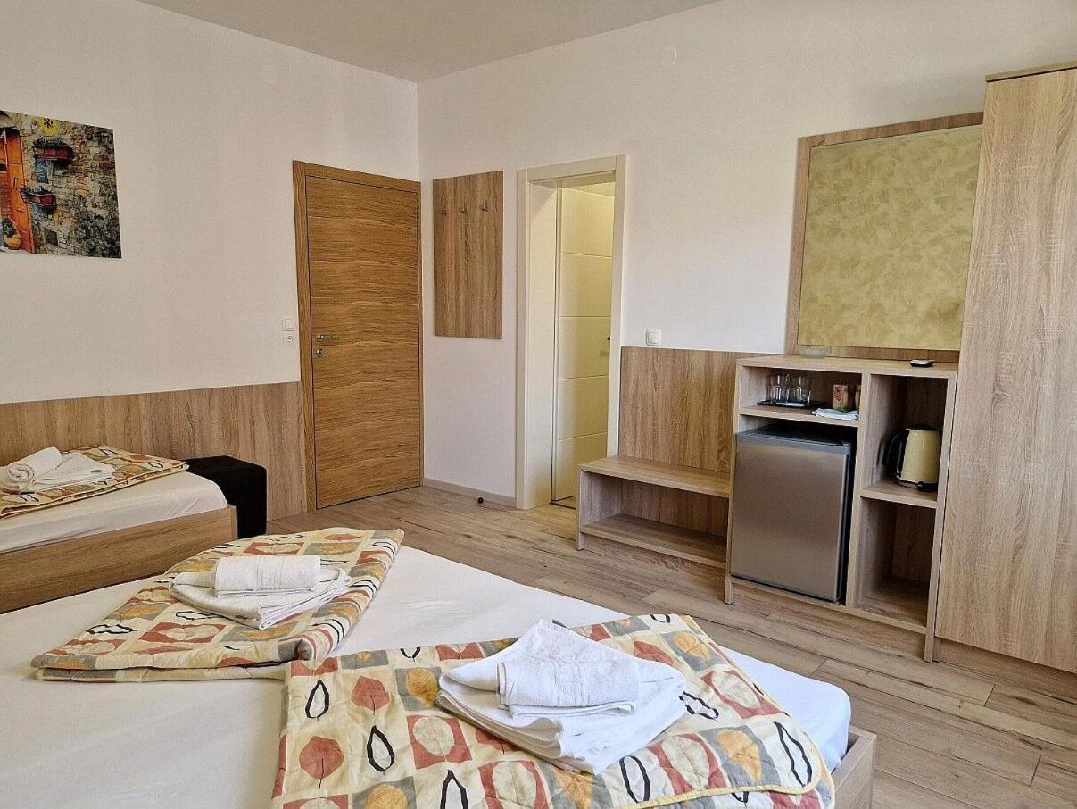Apartment&Rooms Amenka Novalja Buitenkant foto